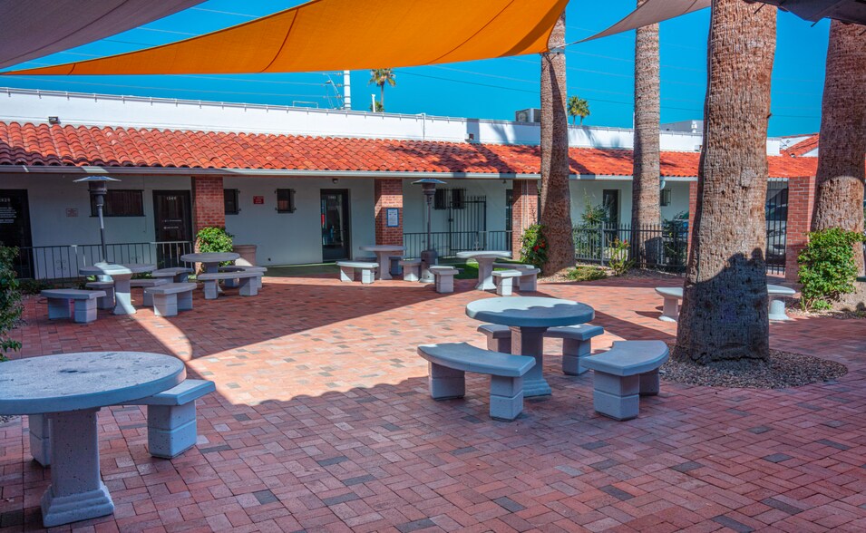 More Photos Of 2801-2829 N 15th Ave, Phoenix General Retail For Lease