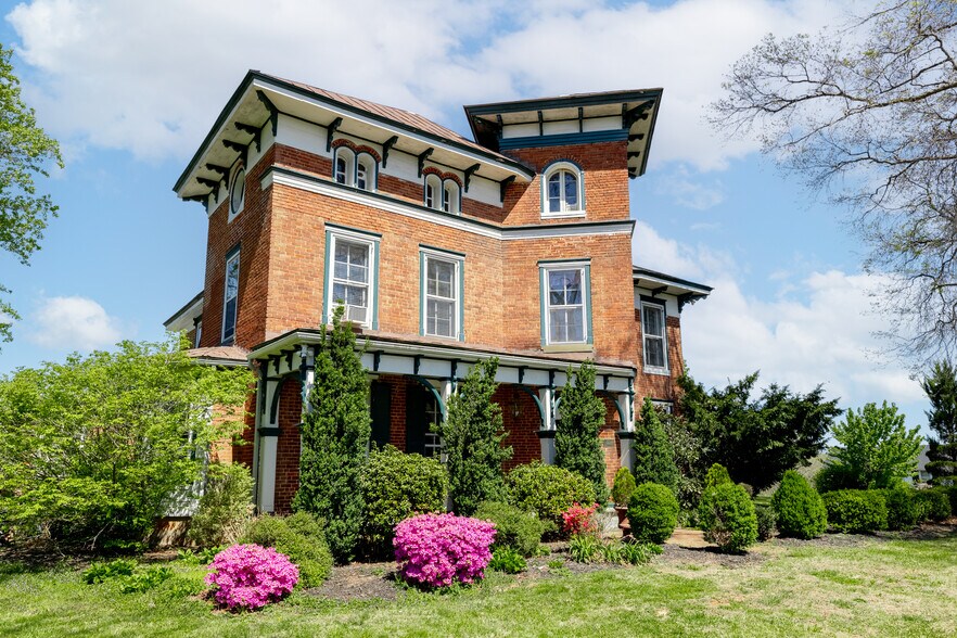 More Photos Of 2416 Lowesville Rd, Amherst Hospitality For Sale