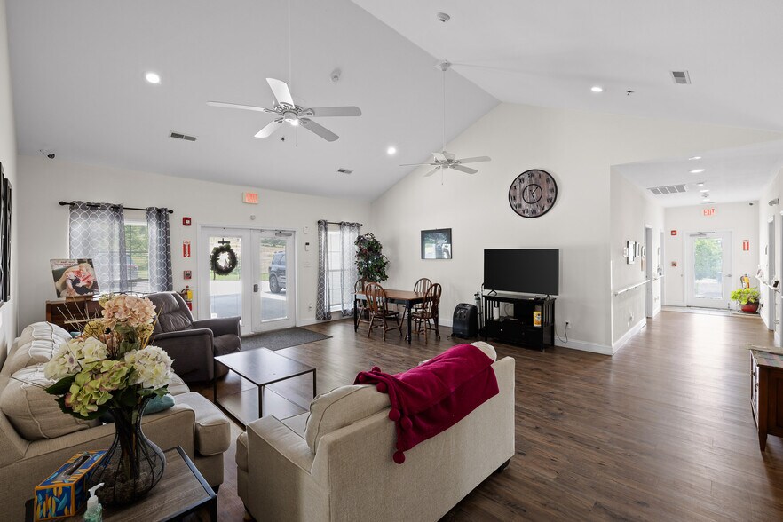 More Photos Of 419 Pin Hook Rd, Spring City Assisted Living For Sale