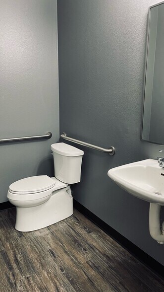 More Photos Of 2164 Platinum Rd, Apopka Light Distribution For Lease