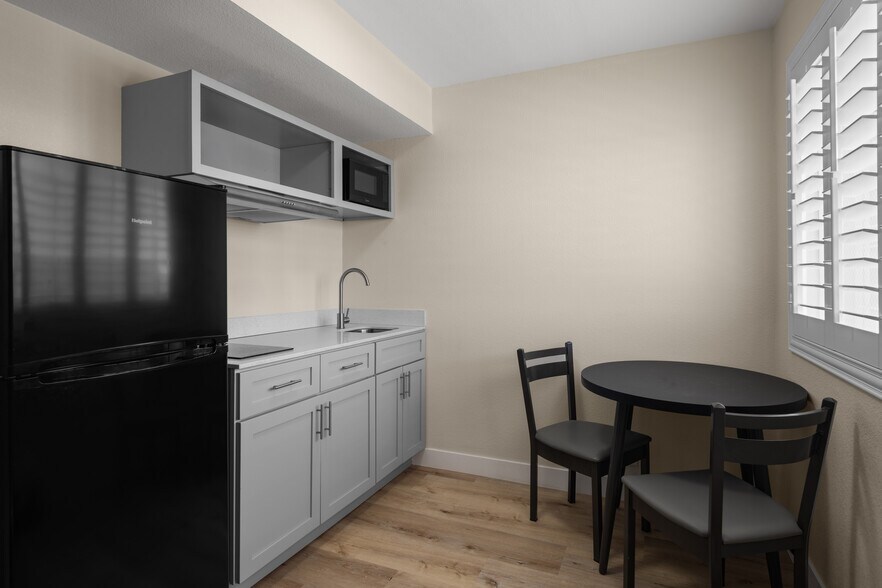 More Photos Of 1093 Airport Rd, Imperial Hotel For Sale