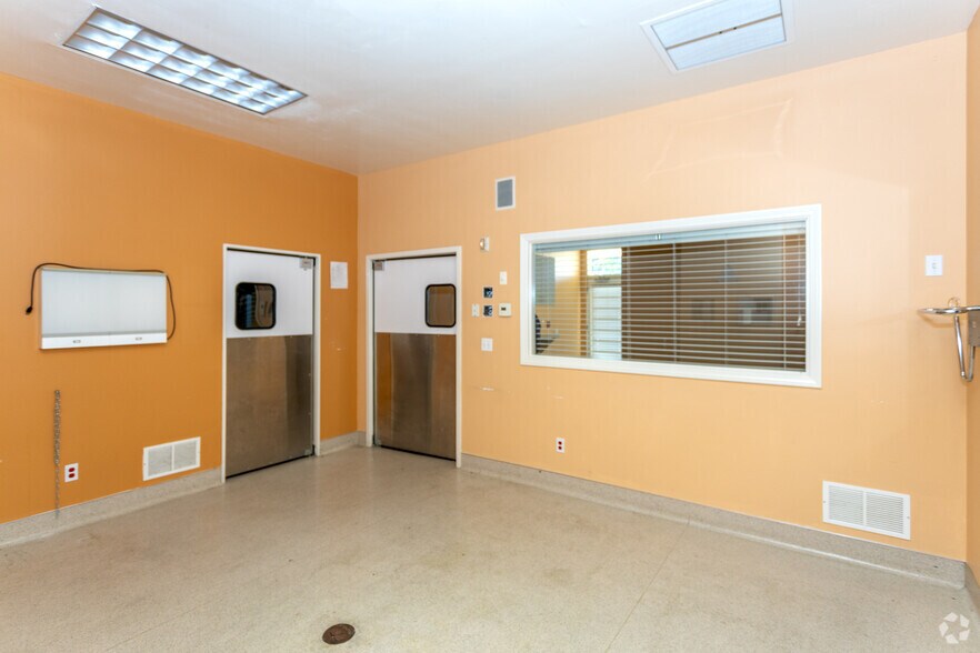 More Photos Of 940 E Valley Pky, Escondido Unknown For Lease