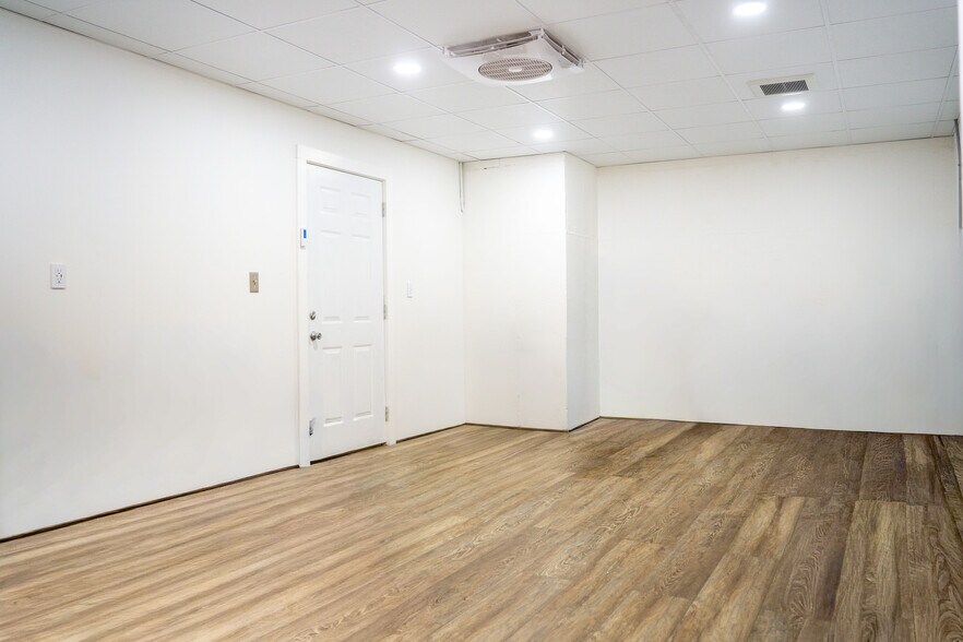 More Photos Of 2563 Main St, Stratford Medical For Lease