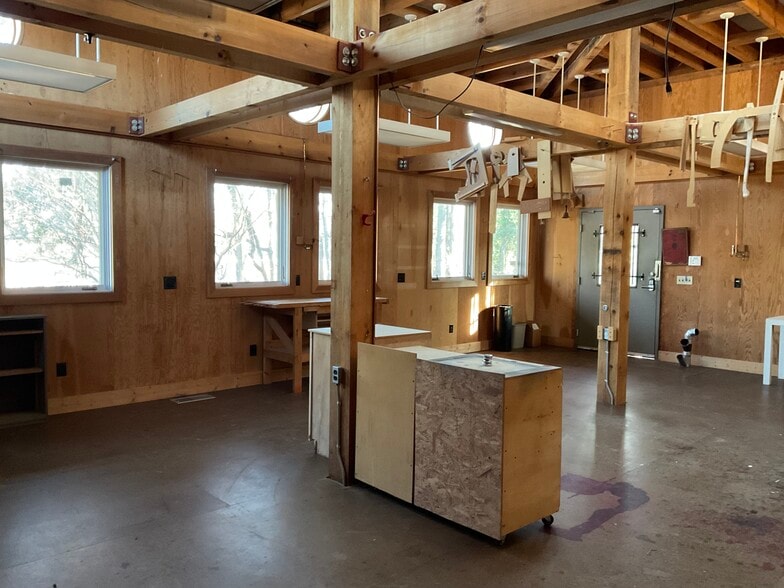 More Photos Of 990 Culpepper St NW, Atlanta Light Distribution For Lease