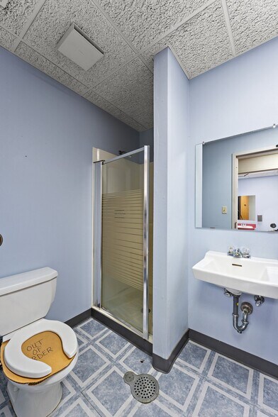 More Photos Of 1651-1657 Thornapple Way, Valparaiso Medical For Lease