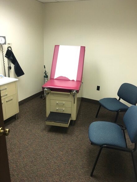 More Photos Of 227 N Jefferson St, New Castle Medical For Sale