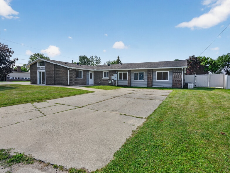 More Photos Of 200 S 4th St, Kawkawlin Assisted Living For Sale