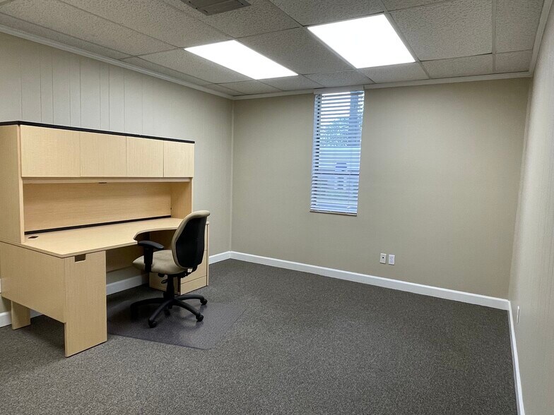 More Photos Of 1046 W Busch Blvd, Tampa Medical For Lease