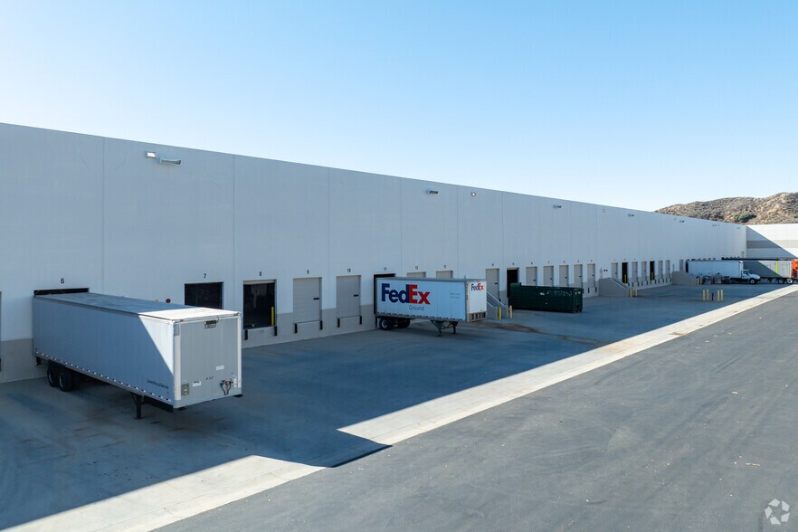 More Photos Of 28939-28945 Avenue Williams, Valencia Warehouse For Lease