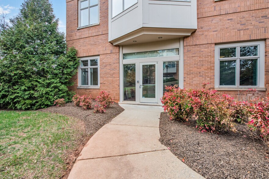 More Photos Of 46175 Westlake Dr, Sterling Medical For Lease