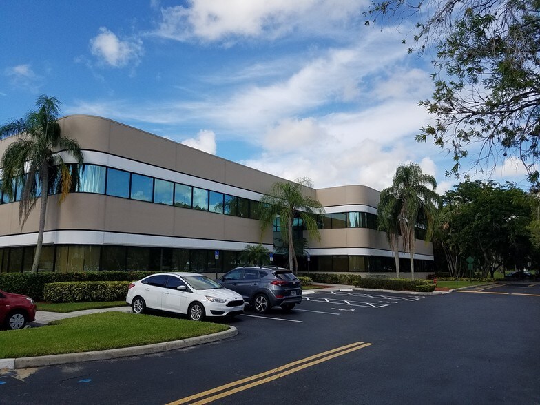 More Photos Of 440 Sawgrass Corporate Pky, Sunrise Office For Sale