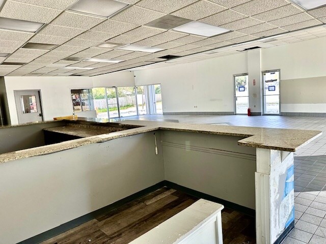 More Photos Of 7505 Blanding Blvd, Jacksonville Auto Dealership For Lease