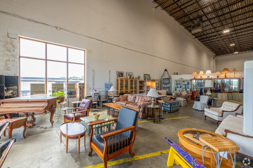 More Photos Of 58 R Pulaski St, Peabody Distribution For Lease