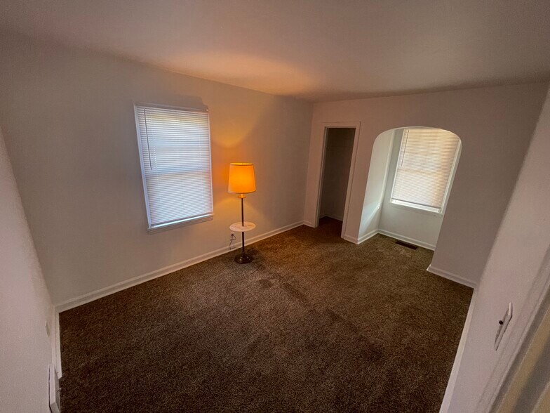 More Photos Of 246 N Buhl Farm Dr, Hermitage Flex For Sale