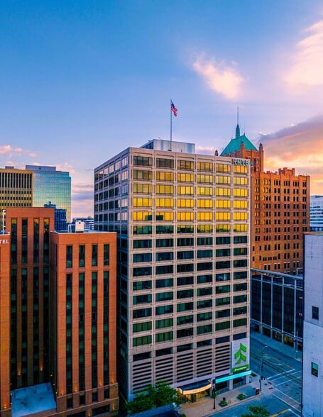 Primary Photo Of 250 E Wisconsin Ave, Milwaukee Office For Lease