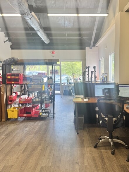 More Photos Of 3229 Argent Blvd, Ridgeland Showroom For Lease