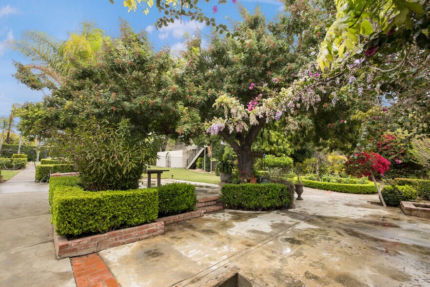 More Photos Of 801 W Whittier Blvd, La Habra Storefront Retail Residential For Sale