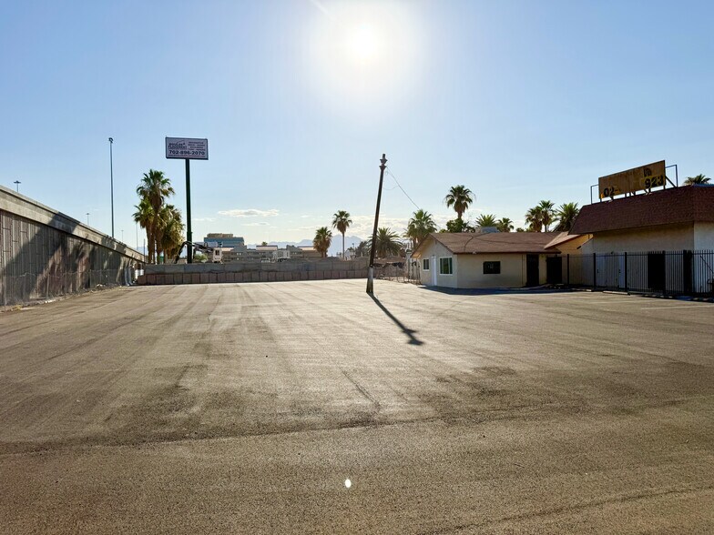 Primary Photo Of 2039 W Bonanza Rd, Las Vegas Flex For Lease