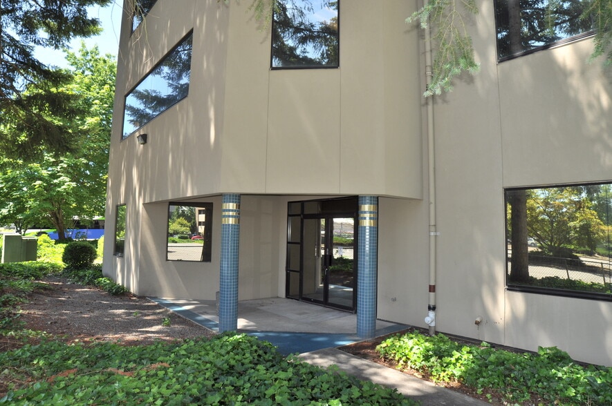 More Photos Of 4317 6th Ave SE, Lacey Office For Lease