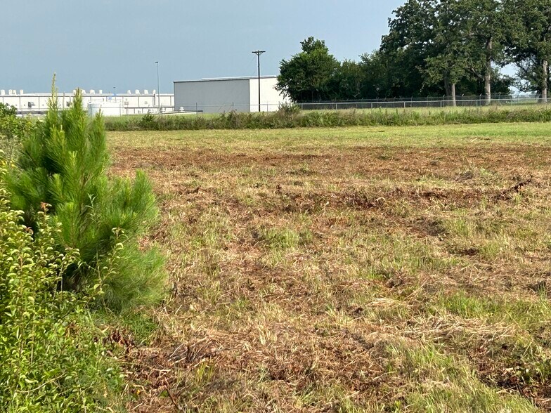 More Photos Of South US Hwy 79/84, Palestine Land For Sale