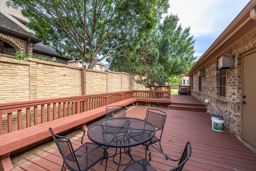 More Photos Of 935 W Glade Rd, Hurst Office For Sale