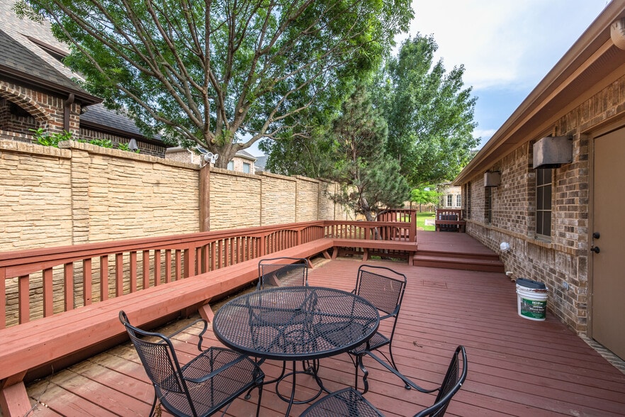 More Photos Of 935 W Glade Rd, Hurst Office For Sale