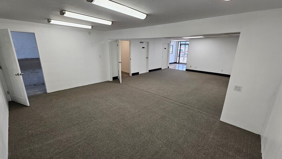 More Photos Of 6521 Washington St, Denver Warehouse For Lease