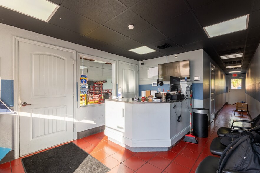 More Photos Of 6501 66th St N, Pinellas Park Carwash For Sale