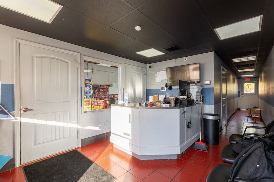 More Photos Of 6501 66th St N, Pinellas Park Carwash For Sale