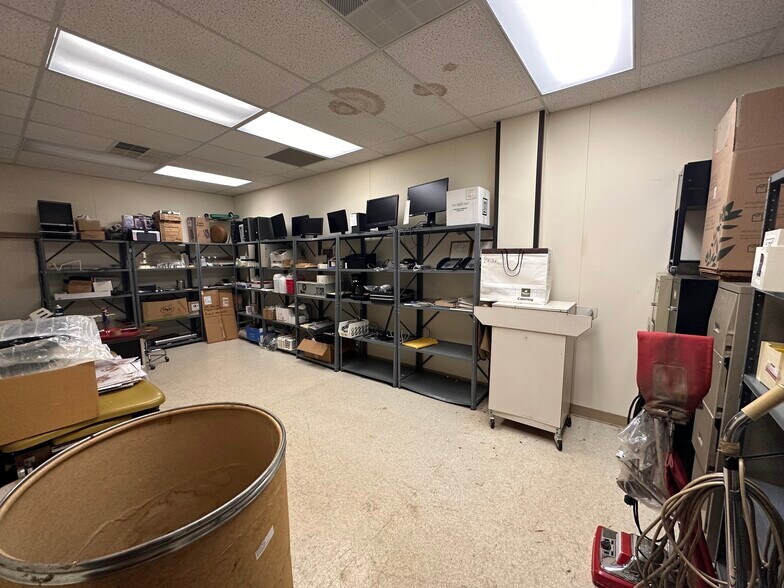 More Photos Of 811 N Macomb St, Monroe Office For Sale