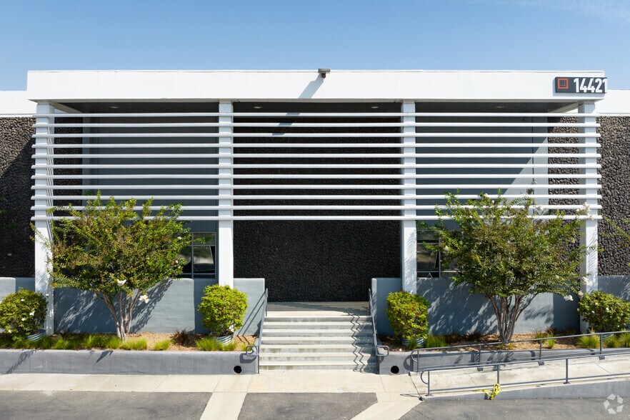 More Photos Of 14421-14441 Bonelli St, City of Industry Warehouse For Lease
