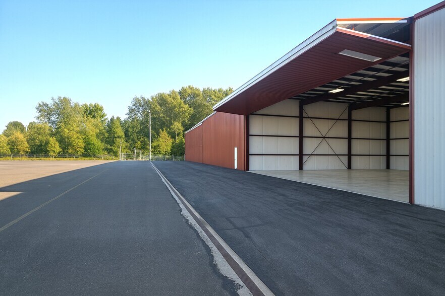 More Photos Of 15367 Crosswind Dr, Burlington Airplane Hangar For Sale