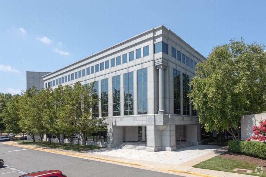 More Photos Of 8403 Arlington Blvd, Fairfax Office For Lease