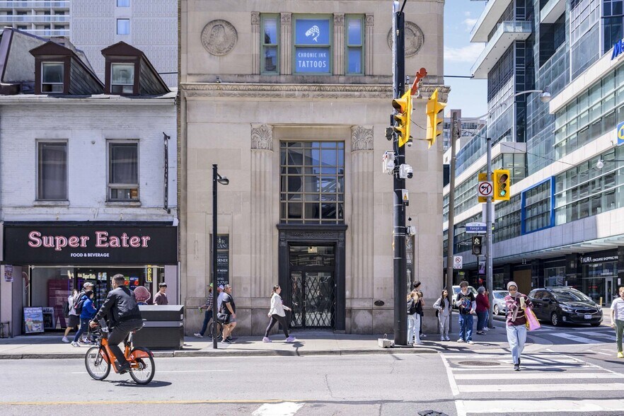More Photos Of 378 Yonge St, Toronto Storefront Retail Office For Lease