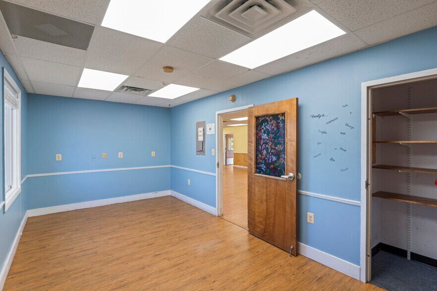 More Photos Of 9380 Forestwood Ln, Manassas Office For Lease