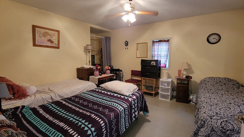 More Photos Of 522 Main St, Rockwood Specialty For Sale