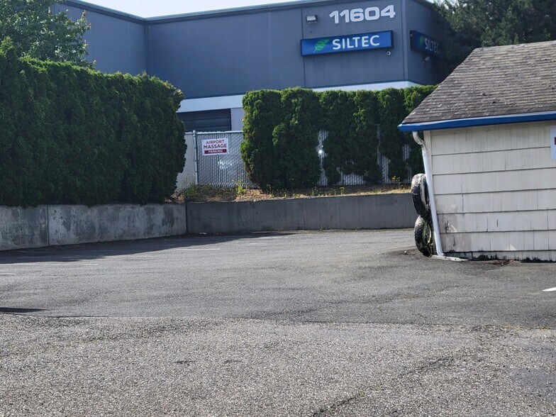 More Photos Of 11608 Airport Rd, Everett Office For Sale