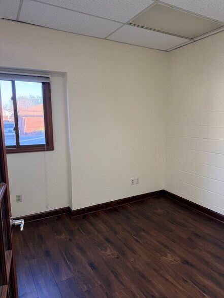 More Photos Of 437 Dunlap St, Delaware Warehouse For Lease