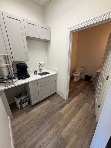 More Photos Of 1850 Taylor Ave, Louisville Office For Sale