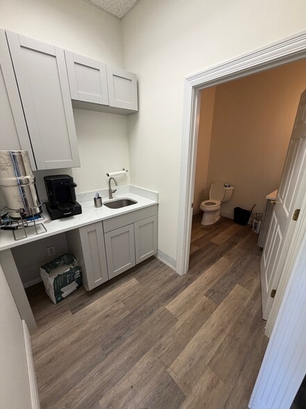 More Photos Of 1850 Taylor Ave, Louisville Office For Sale