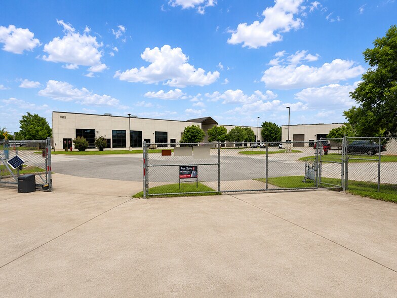 More Photos Of 3508 Wellsite Dr, Norman Distribution For Sale