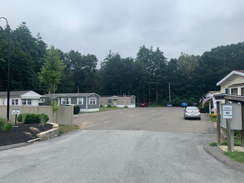 More Photos Of 365 Main St, Sturbridge Storefront For Sale