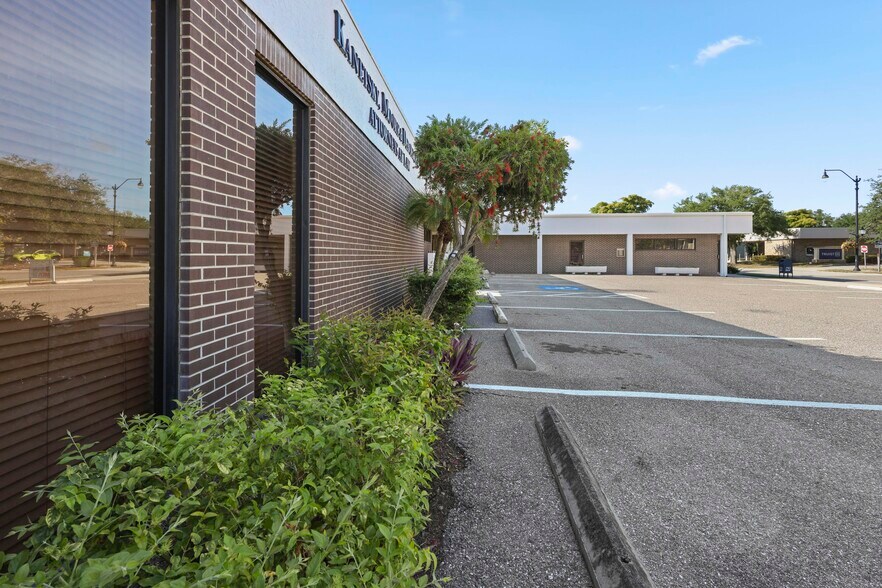 More Photos Of 227-233 Nokomis Ave, Venice Office For Sale