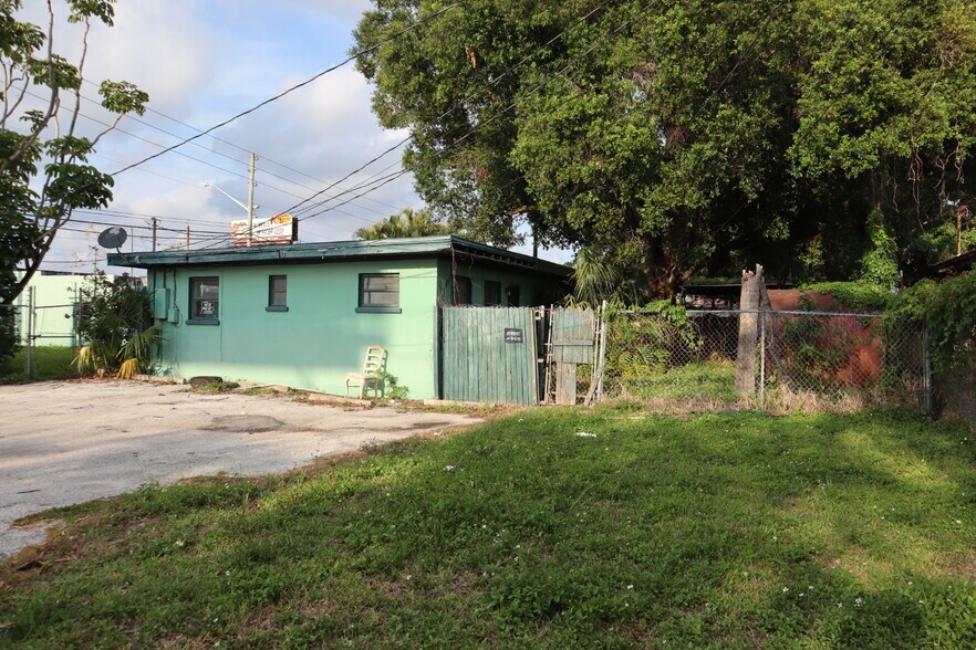 More Photos Of 9494 Ulmerton Rd, Largo Storefront Retail Residential For Sale
