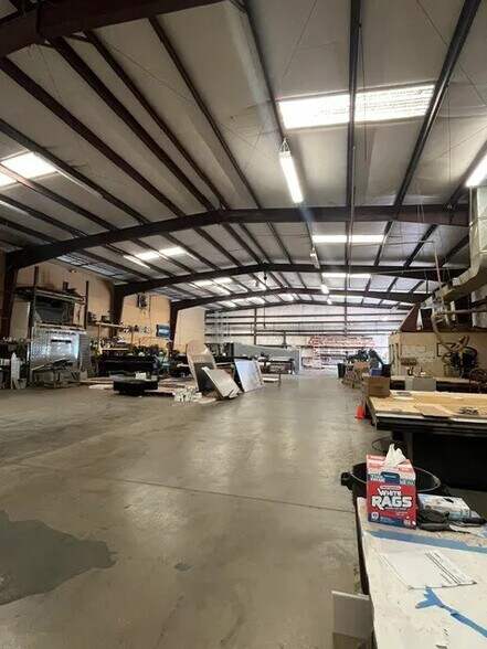 More Photos Of 995 Loma Verde Dr, El Paso Warehouse For Lease