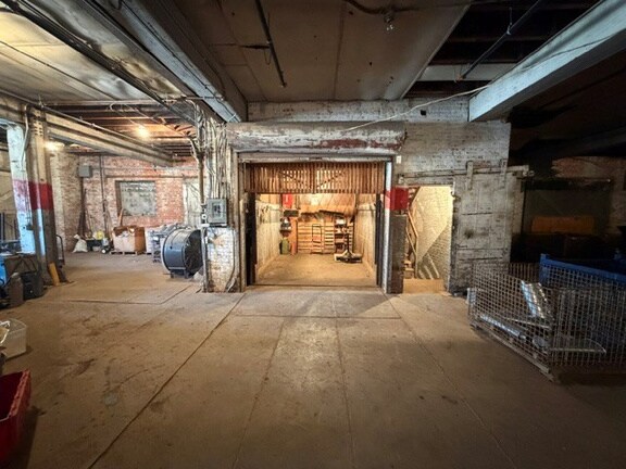 More Photos Of 1343 Knox St, North Kansas City Warehouse For Sale
