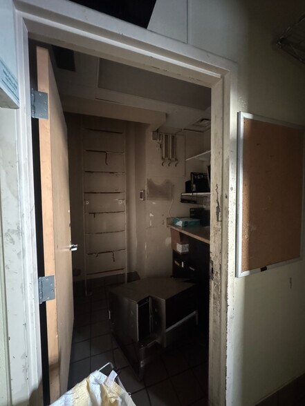 More Photos Of 1975 Abbott Rd, Anchorage Fast Food For Sale