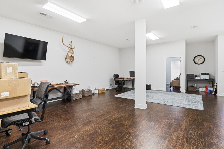 More Photos Of 5342 5th St, Katy Freestanding For Lease