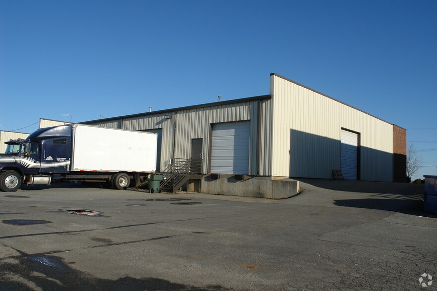 More Photos Of 545 NW Pitts School Rd, Concord Warehouse For Lease