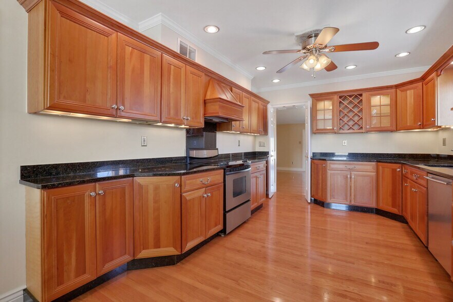 More Photos Of 411 Albany Ave, Kingston Storefront Retail Office For Sale